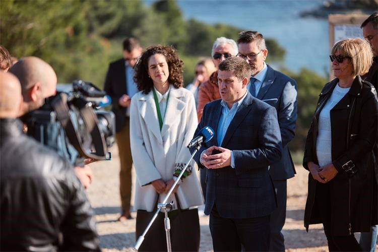 Slika /slike/foto 11_24/foto PPVRH-LOSINJ 12-11_24/nsl PPVRH-LOSINJ 12-11_24.jpg